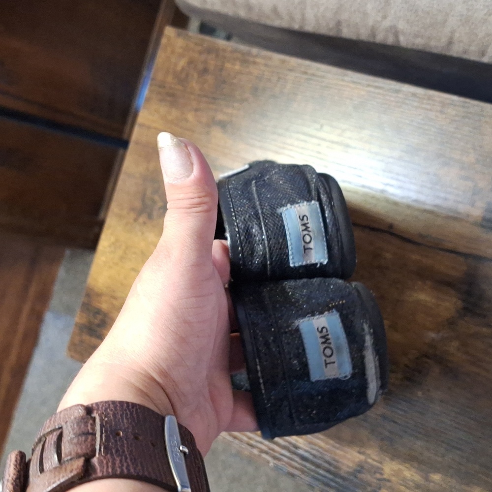 Toms - Picture 6 of 7